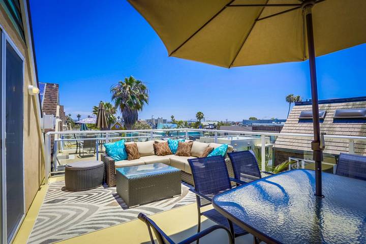 Vacation house for 8 people, with balcony, kid friendly in Southern California