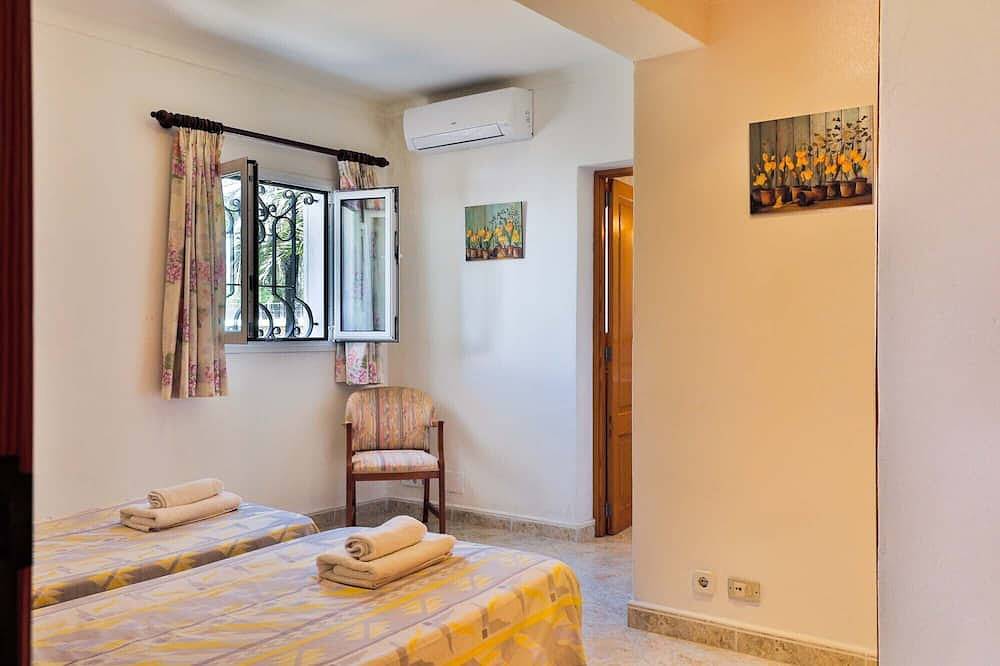 Villa Egos 89 para 10 personas, primera línea de mar con acceso directo al mar. in Cala Egos, Santanyí
