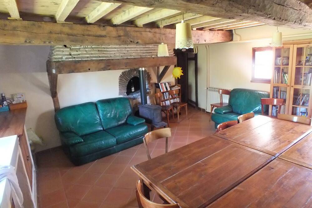 Chambre d'hôtes \"Céladon\" 3 clés : duplex pour 4 personnes avec grande piscine in Montverdun, Montbrison