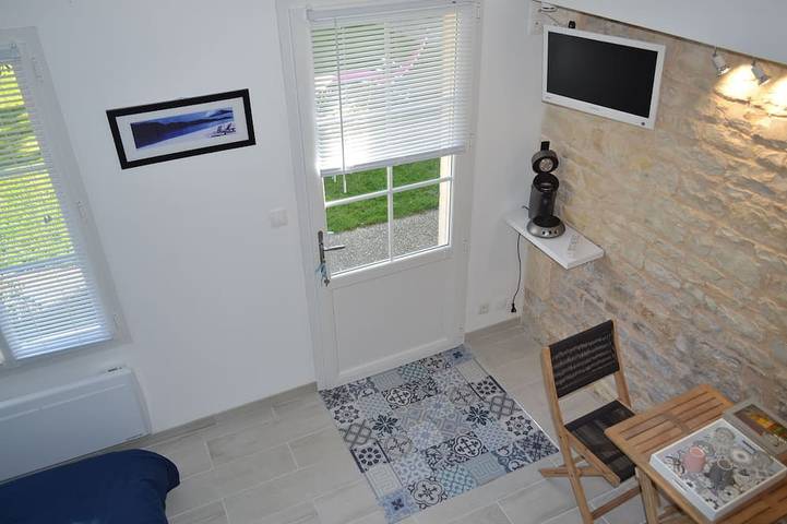 Gîte pour 2 personnes, avec jardin ainsi que terrasse et piscine à Marans - 4