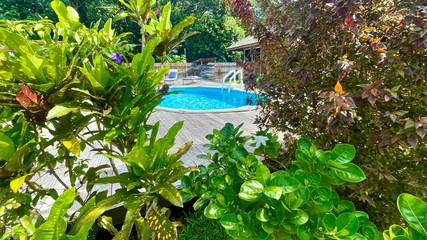 Gîte pour 4 personnes, avec jardin et piscine dans Uturoa