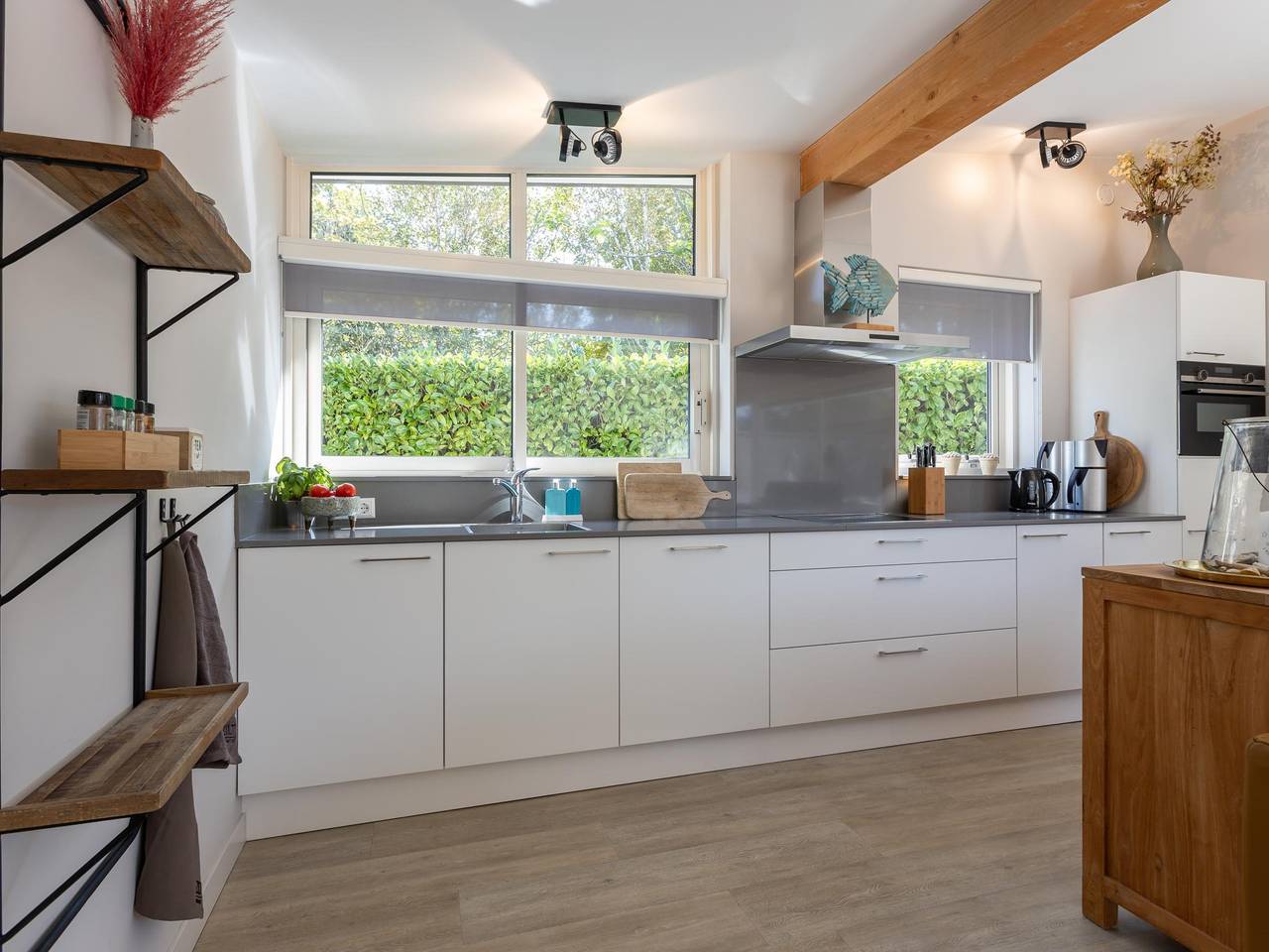 Ferienhaus mit überdachter Terrasse an der Küste in De Banjaard, Kamperland