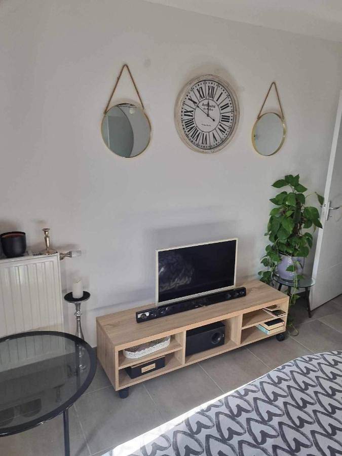 Gîte pour 2 personnes, avec terrasse à Décines-Charpieu - 3