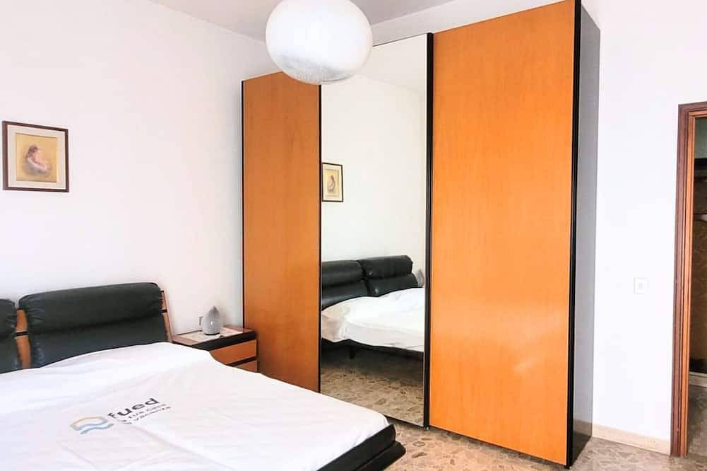 Entire apartment, Cesenatico, Spacious Two-Bedroom Apartment with Private Parking Space in Gatteo A Mare, Forlì-Cesena Province