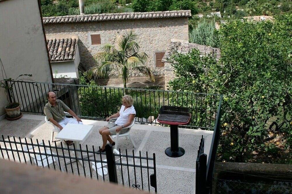 Ca'n Ferru.\nold house renovated in Biniaraix overlooking the valley in Biniaraix, Sóller