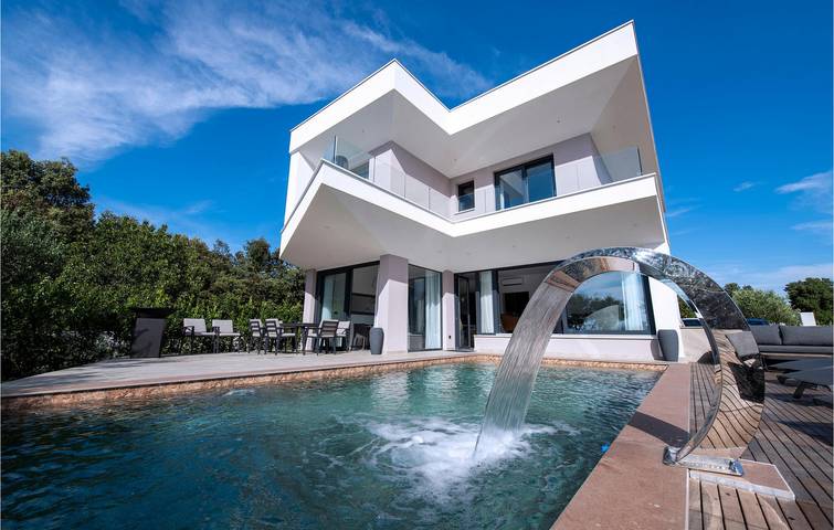 Ferienhaus für 8 Personen, mit Terrasse und Sauna sowie Whirlpool, mit Haustier