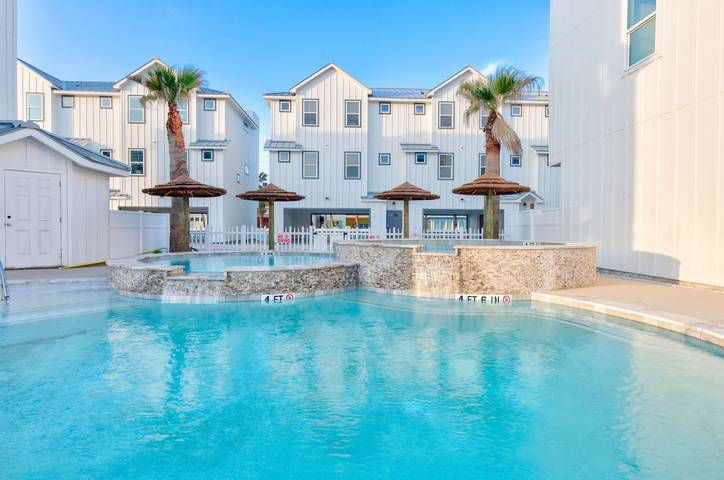 Vacation rental for 12 people, with pool and balcony, with pets in Port Aransas