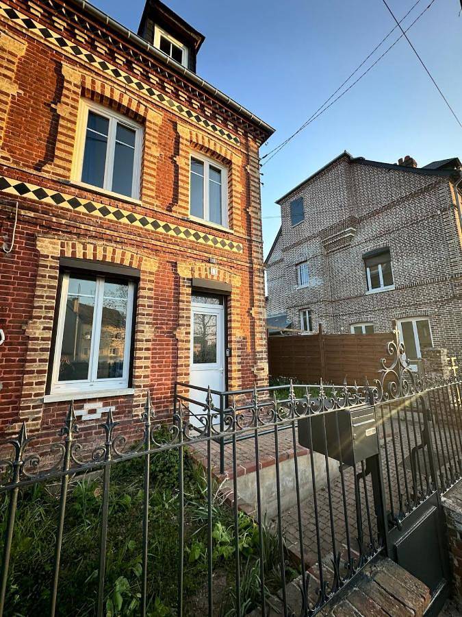 Location de vacances pour 6 personnes, avec jardin, animaux acceptés à Le Neubourg