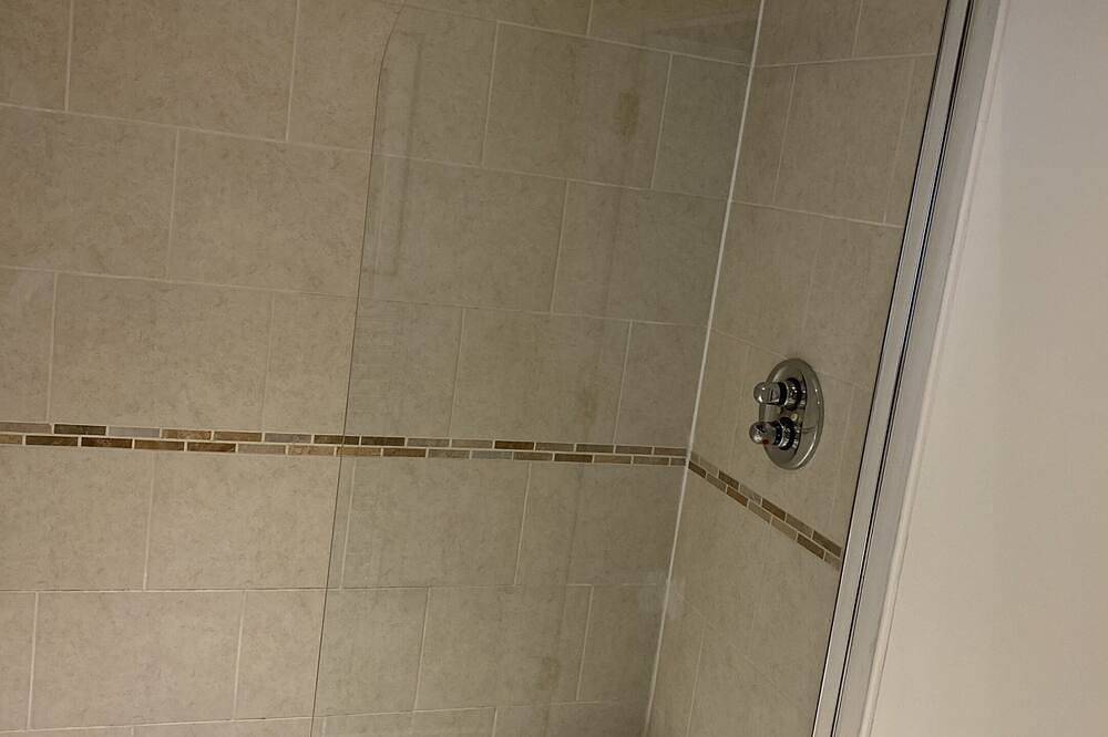 Entire apartment, Hideaway Bay - Luxurious 1-Bedroom Apartment in Swansea, Swansea region
