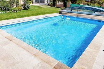 Gîte pour 3 personnes, avec piscine à Reillanne