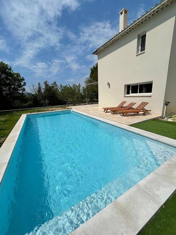 Villa per 8 persone, con Terrazza e Piscina nonché Panorama a APT