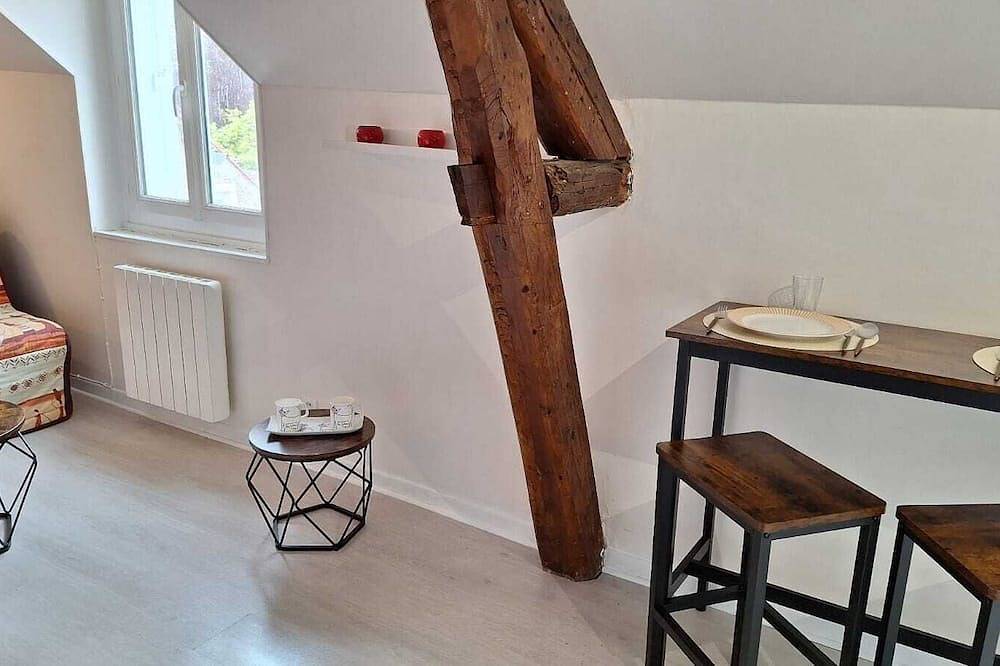 Appartement entier, Studio calme centre Milly la Forêt in Milly-la-Forêt, Parc naturel régional du Gâtinais français