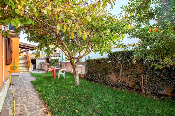 Entire apartment, Apartment 'Casa Vacanze Vicino ad Alghero' with Terrace, Garden and Wi-Fi in Olmedo, Nurra