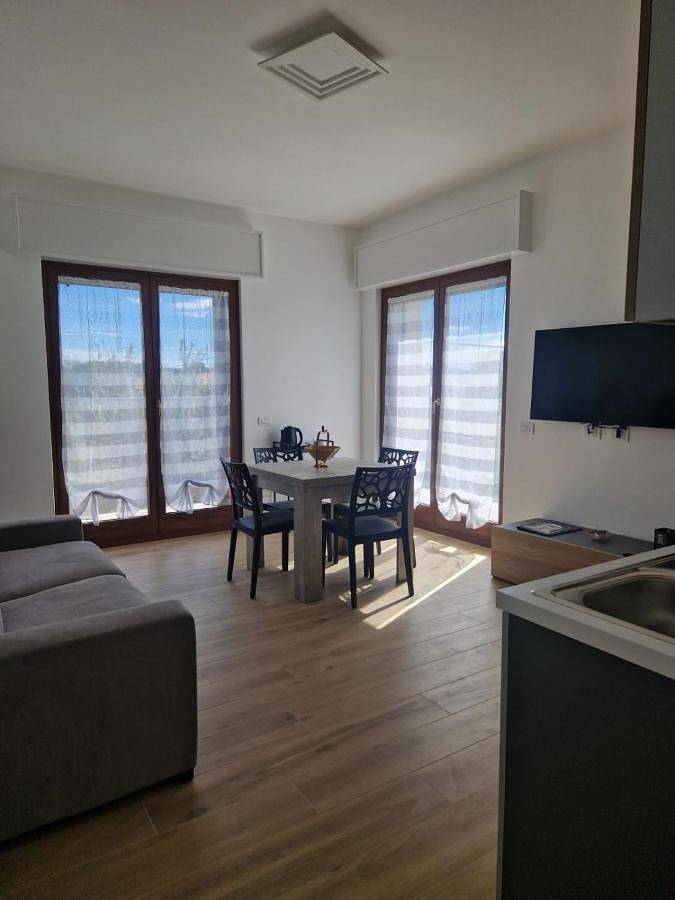 Location de vacances pour 4 personnes, avec jardin ainsi que vue sur le lac et vue, animaux acceptés à Gavirate - 4