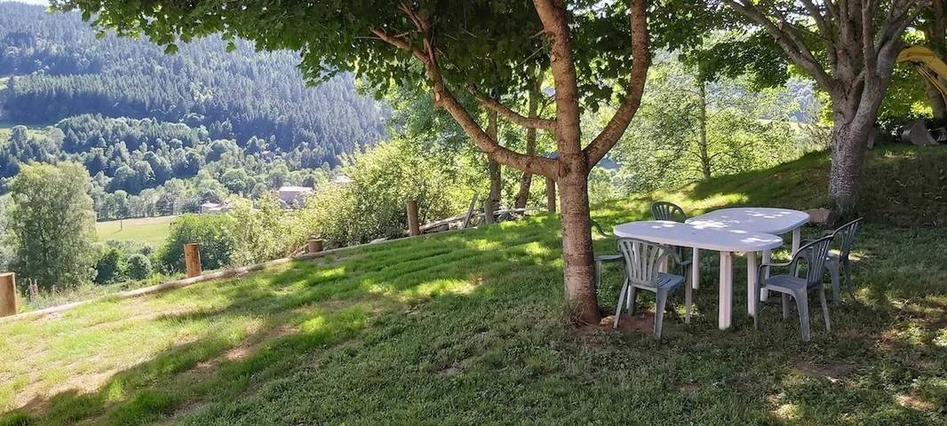 Location de vacances pour 4 personnes, avec jardin à Saint-Anthème - 3