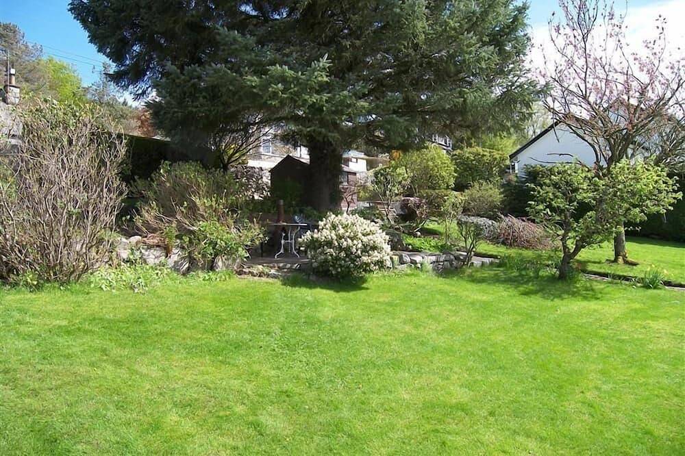 The Bridge - sleeps 6 guests  in 3 bedrooms in Kippford, Dumfries and Galloway