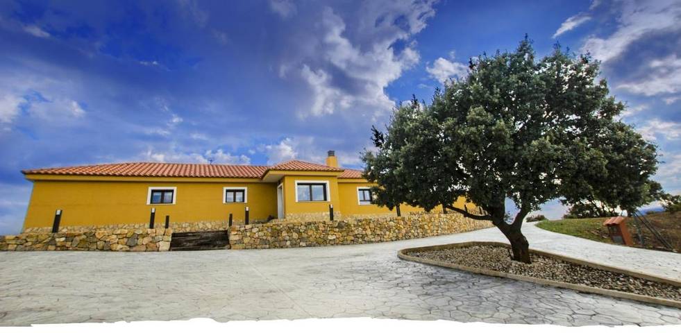 Casa rural para 10 personas, con Balcón y Terraza además de Jardín y Piscina en Villel - 2