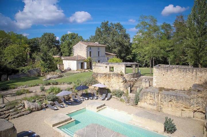 Location de vacances pour 12 personnes, avec piscine et balcon à Naujan-et-Postiac