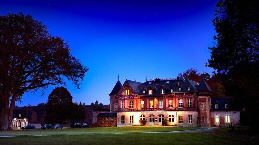 Hôtel, avec Terrasse et Jardin ainsi que Piscine et Vue
