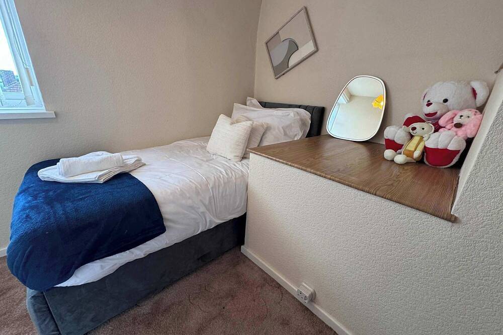 Welcoming 3Bdr Home nr Royal Hospital Chesterfield in Chesterfield, Derbyshire