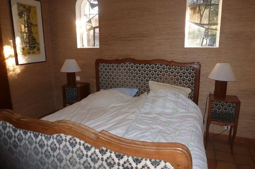 Prestigious villa of 6 rooms with a 1400 sq.m area Lacanau Longarisse in Lac de Lacanau, Lacanau