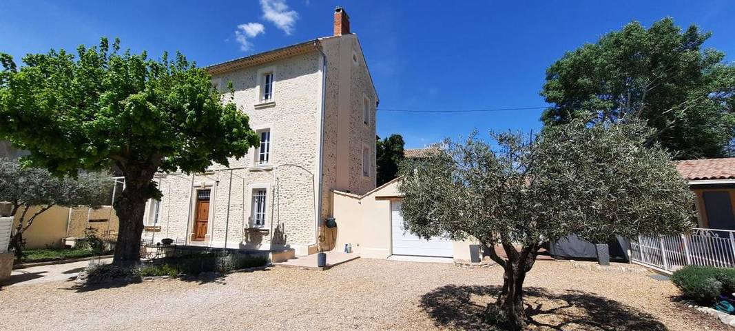 Location de vacances pour 4 personnes, avec jardin ainsi que piscine et jacuzzi à Les Mées - 3