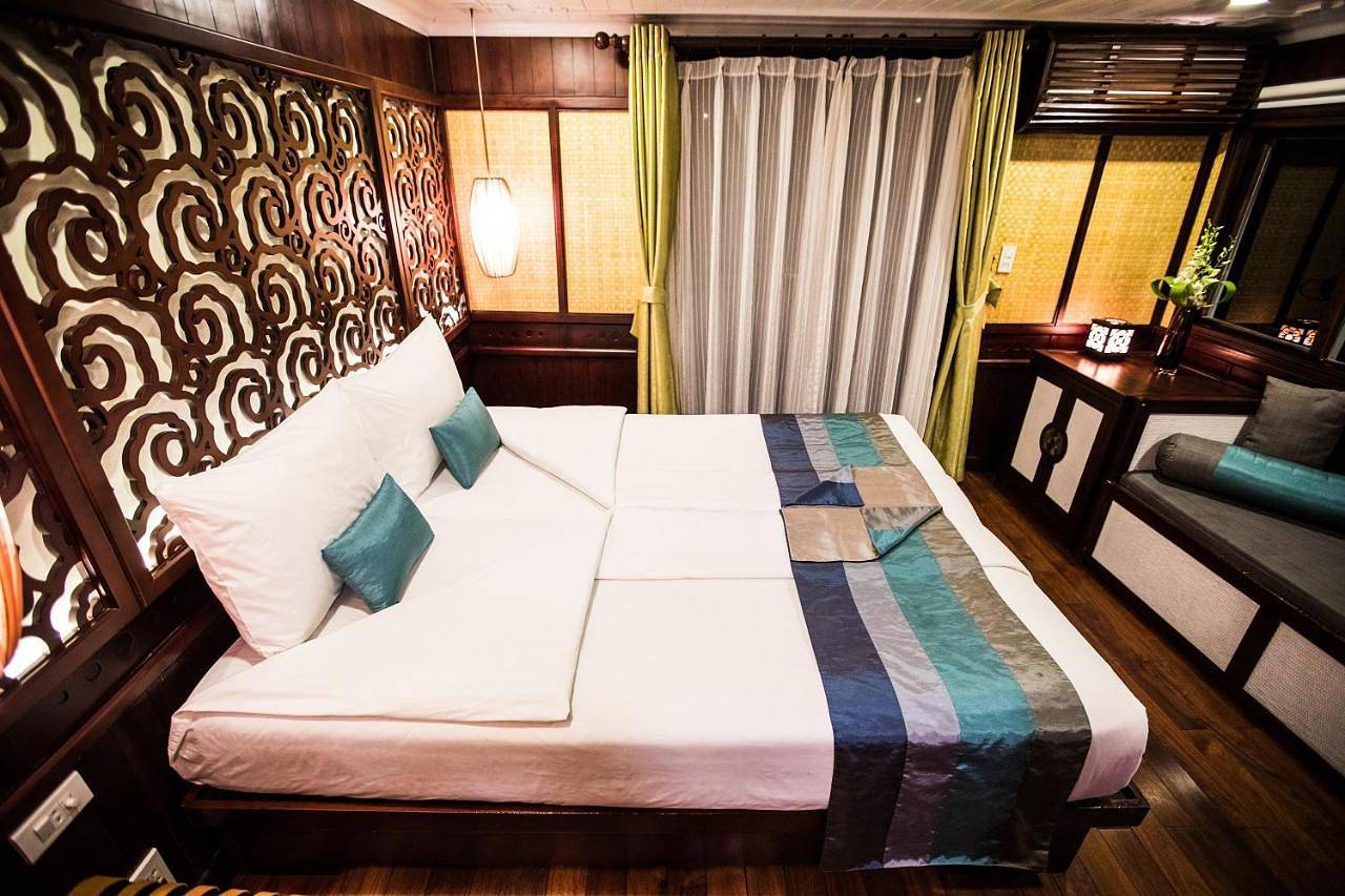 Ha Long Travel Le Journey Cruise 3-4 star in Quang Ninh province