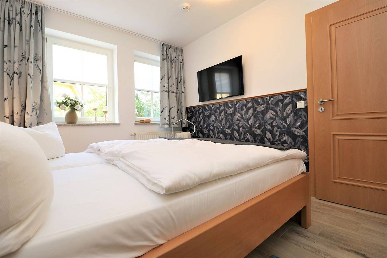Ganze Wohnung, Ferienwohnung mit Terrasse direkt hinter der Düne in Wustrow, Fischland