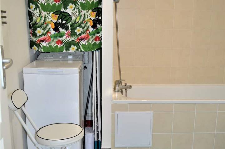 Ganze Wohnung, Maisonette-Studio, 2 Schritte vom See Carcans-Maubuisson entfernt in Maubuisson, Carcans