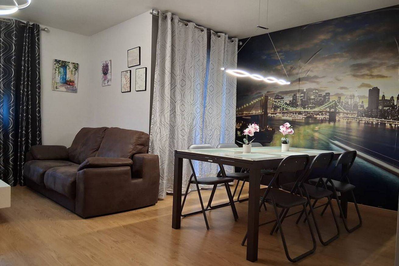 Entire apartment, Comfy Apartment with Wi-Fi & Full Kitchen in Piélagos, Cantabrian Coast