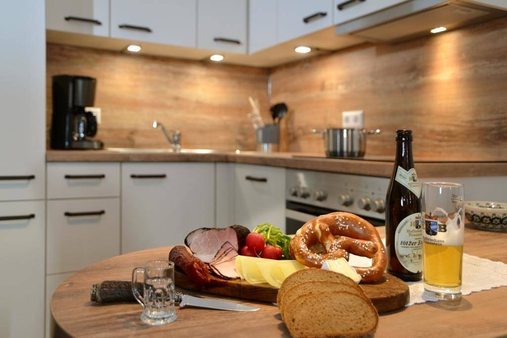 Ganze Ferienwohnung, Gästehaus Sonnenhang - Komfortable Ferienwohnung 46 qm mit großem Balkon und Panoramabergblick in Reit im Winkl, Bayerische Alpen