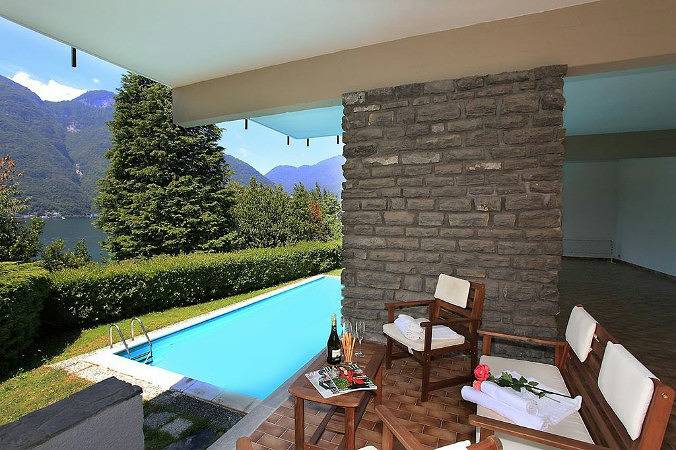 Location de vacances pour 9 personnes, avec vue sur le lac ainsi que balcon et piscine, adapté aux familles dans Nesso - 3