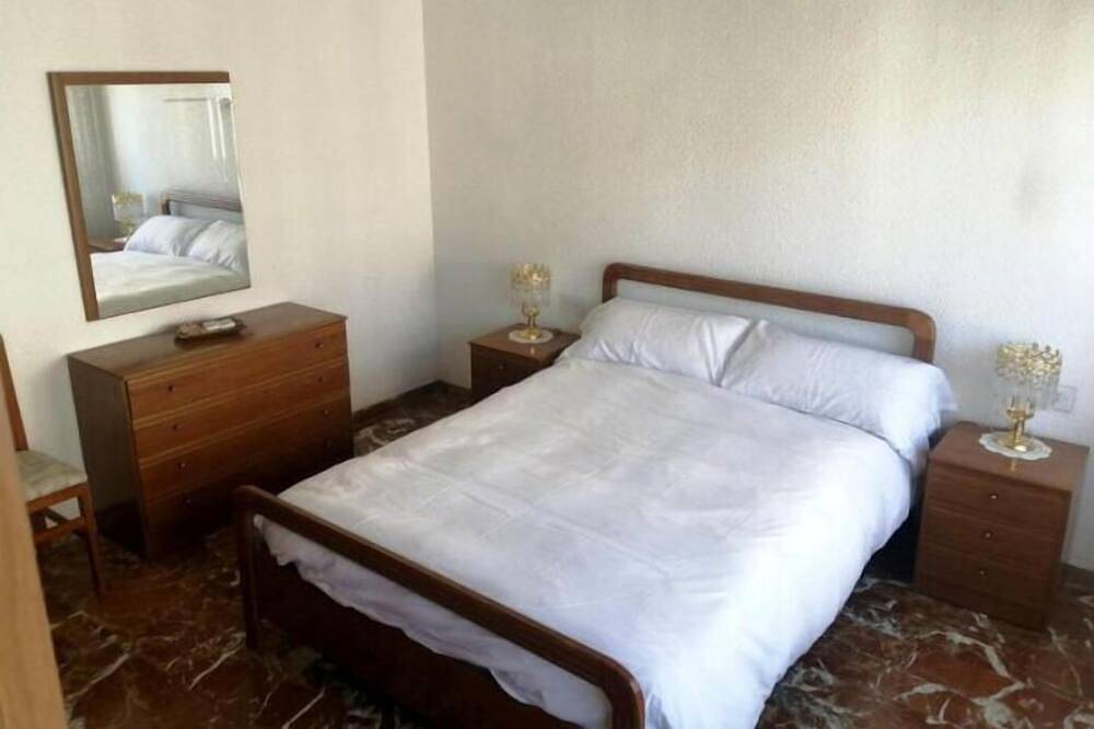 Casa Ideal Para Tener una Estancia Agradable con Amigos o Familiares!! in La Zubia, Granada Province