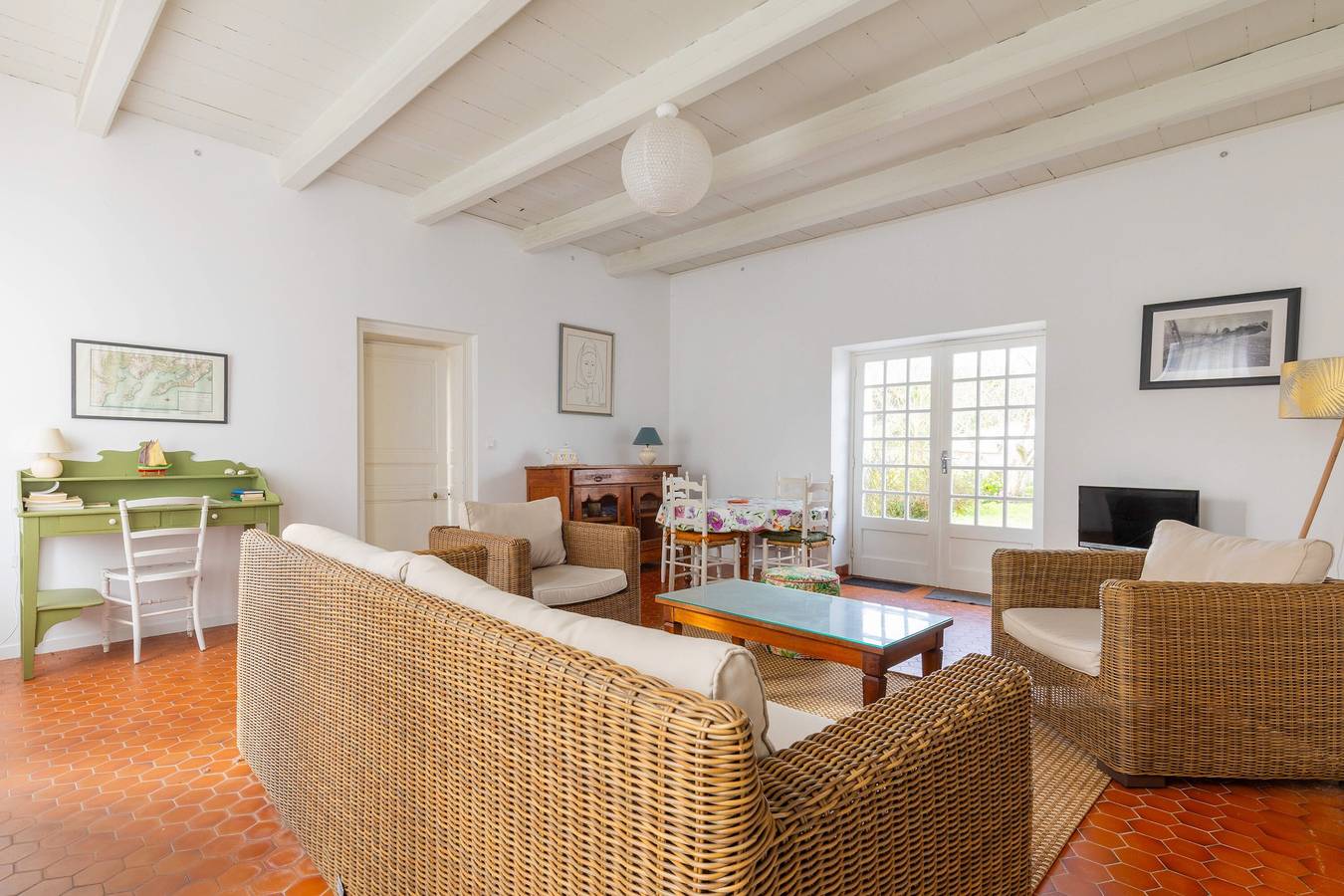 Charming House 200m from the Beach with Private Terrace & Garden in La Remigeasse, Dolus-d'Oléron