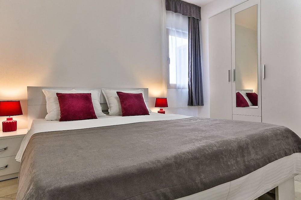 Apartments  Sidro in Dobra Voda, Montenegro