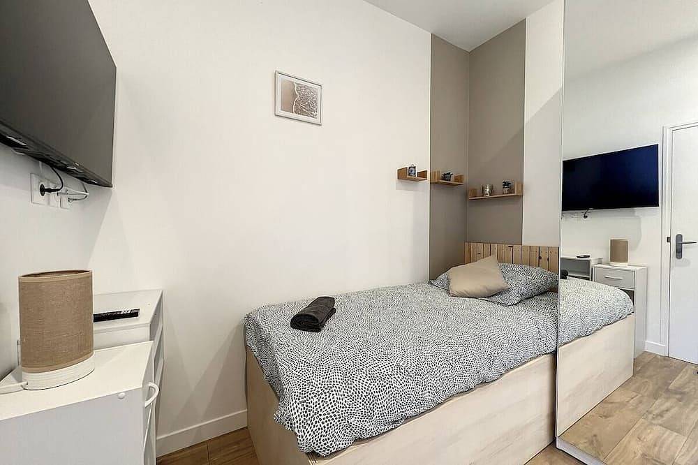 Entire apartment, Studio Le Glinglin - Close to the train station in Saint-Brieuc, Côte de Goëlo