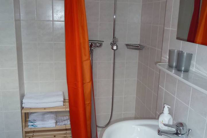 Ganze Wohnung, Wunderschönes Appartement ruhig, nur 12 Kilometer nach Oberammergau in Bad Kohlgrub, Bayerische Alpen