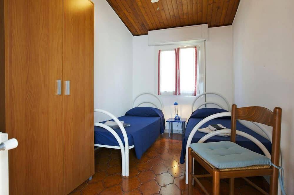 3-Zimmer-Reiheneckhaus mit Terrasse in ganztags sonniger Lage direkt am Strand in Germignaga, Lago Maggiore (Lombardei)