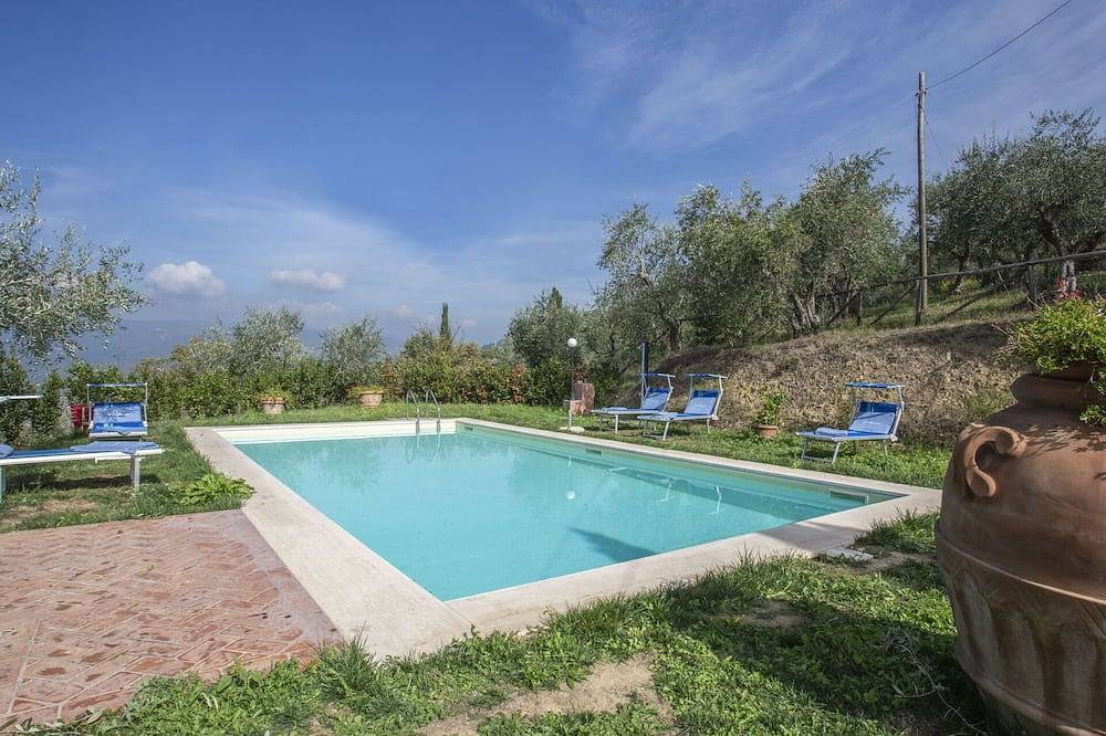 Alleinstehendes Ferienhaus mit privatem Pool, W-Lan, Whirlpool, Tv, Terrasse, Haustiere erlaubt in Monsummano Terme, Pistoia Provinz