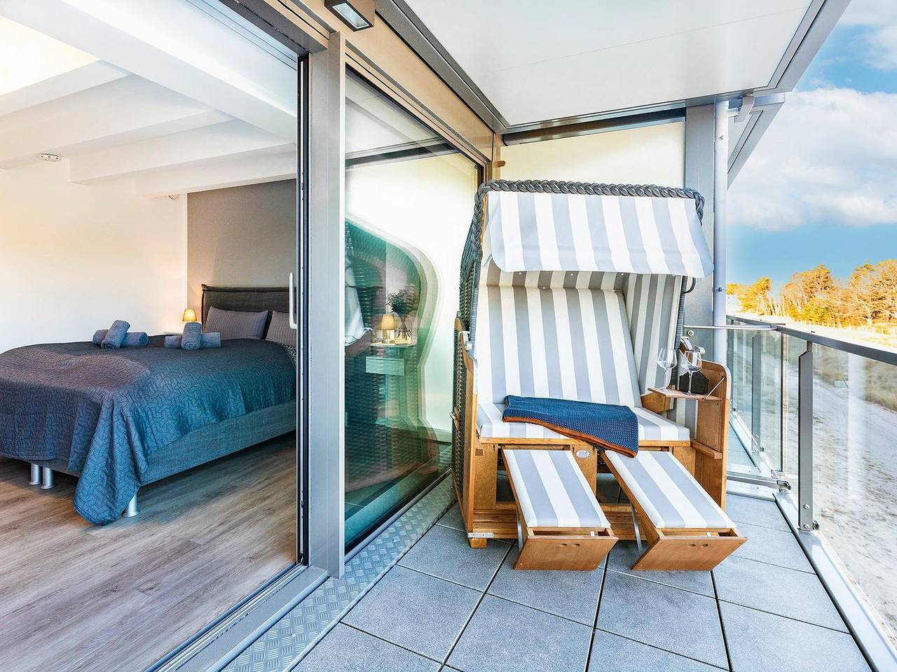 Ganze Wohnung, Fewo Pontos: 97 m² Ferienwohnung auf 2 Etagen mit Balkon, Meerblick & Sauna in Prora, Binz