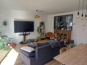 Gîte pour 4 personnes, avec jardin et piscine à Ludon-Médoc