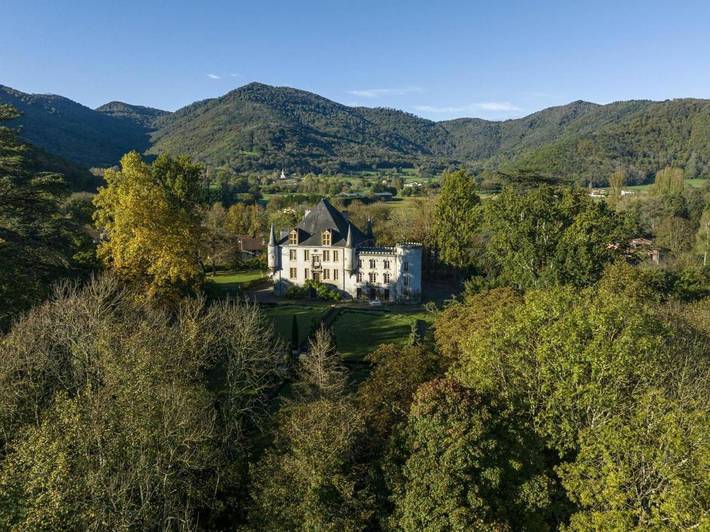 Maison de vacances pour 13 personnes, avec Jacuzzi et Terrasse ainsi que Jardin et Piscine
