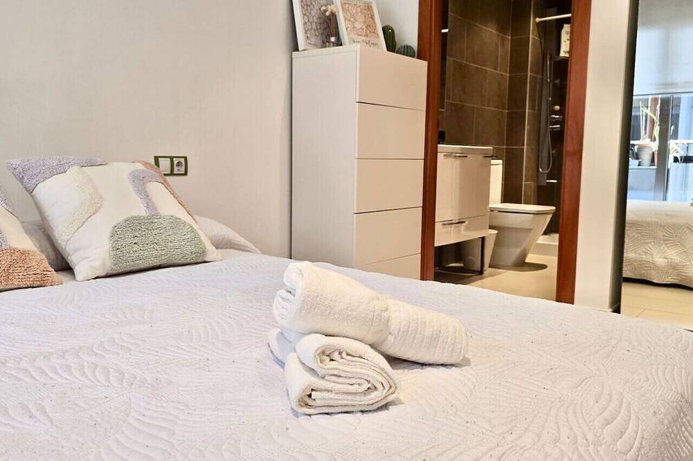 Apartamento entero, Opening Doors Mataró Beach - Ático a 100m de la playa con Terraza, cerca de Bcn in Mataró, Costa del Maresme
