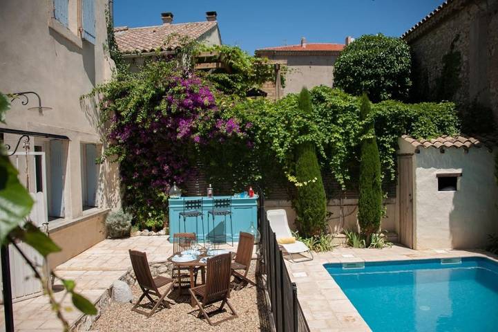 Chambre d’hôte pour 2 personnes, avec vue et terrasse ainsi que jardin et piscine