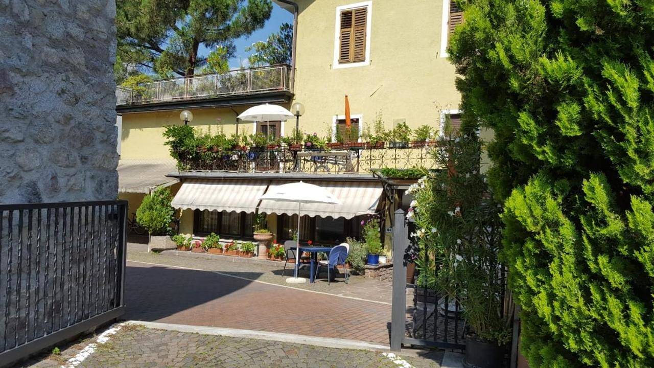 Triple Room with Private Bathroom in Untermais, Meran