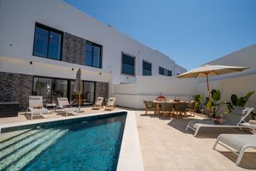 Location de vacances pour 6 personnes, avec terrasse et jardin à Moncarapacho