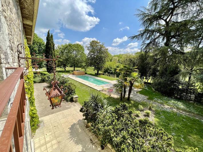 Gîte pour 5 personnes, avec Terrasse ainsi que Jardin et Piscine