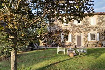 Gîte pour 8 personnes, avec terrasse et jardin à Solignac-sur-Loire
