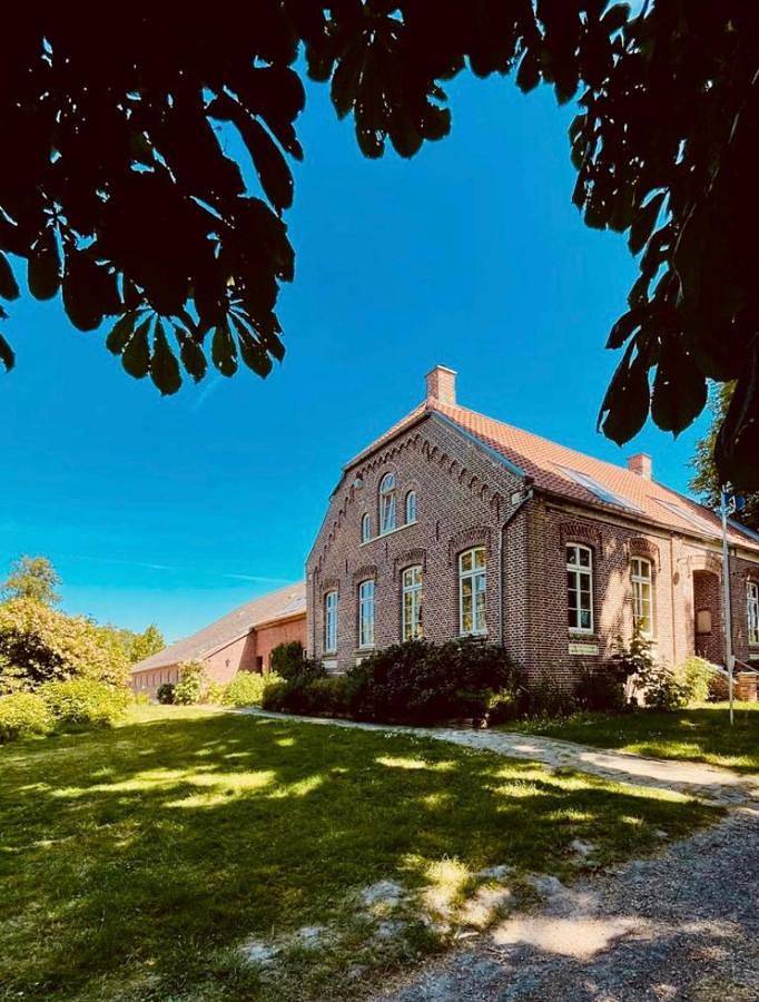 Ferienwohnung für 4 Personen, mit Ausblick und Garten, mit Haustier in Emden