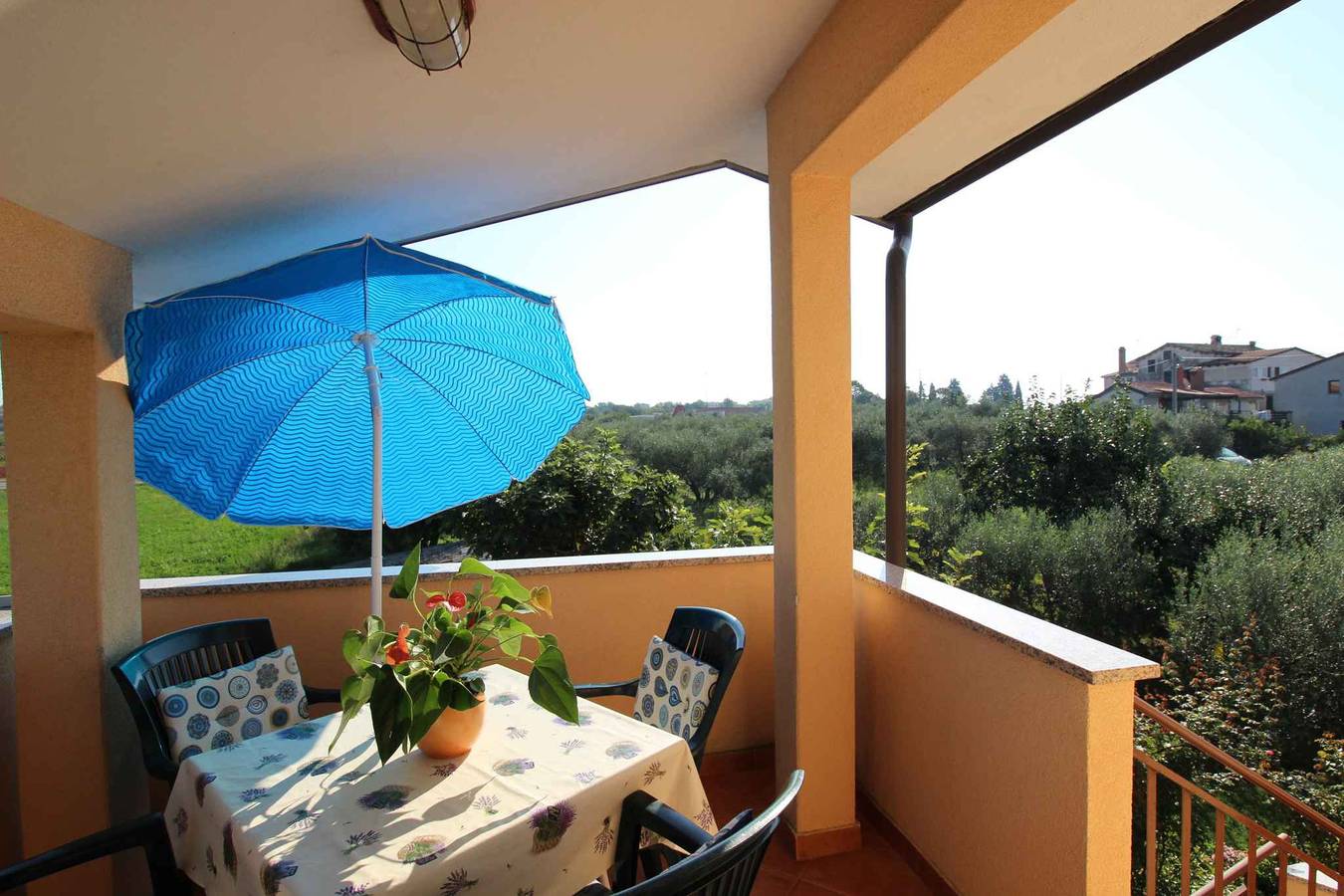 Geheel vakantieappartement, Vakantiewoning op een groene en rustige locatie  in Novigrad, Mareda